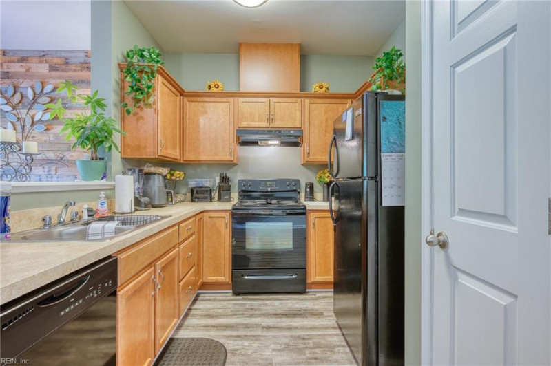 Photo 5 of 17 residential for sale in James City County virginia