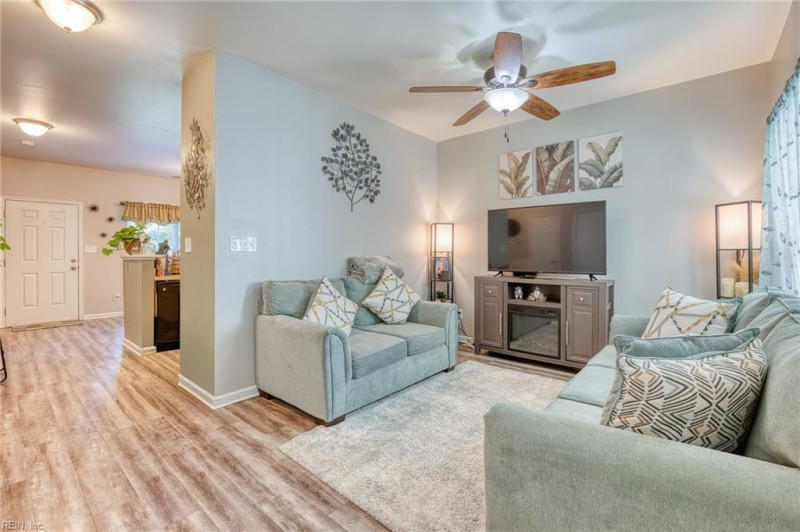 Photo 6 of 17 residential for sale in James City County virginia
