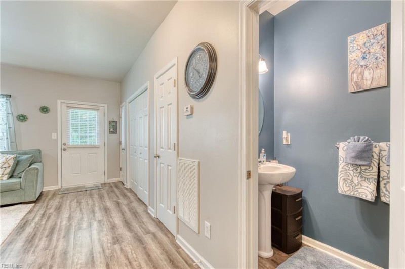 Photo 9 of 17 residential for sale in James City County virginia