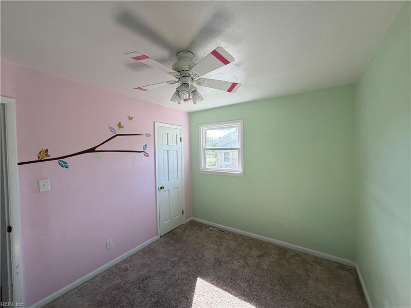 Photo 10 of 36 residential for sale in Portsmouth virginia