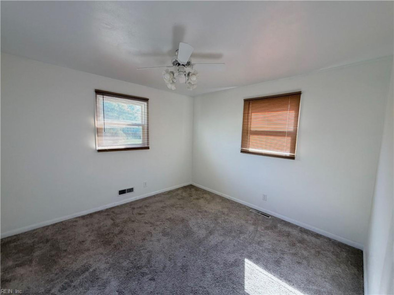 Photo 11 of 36 residential for sale in Portsmouth virginia