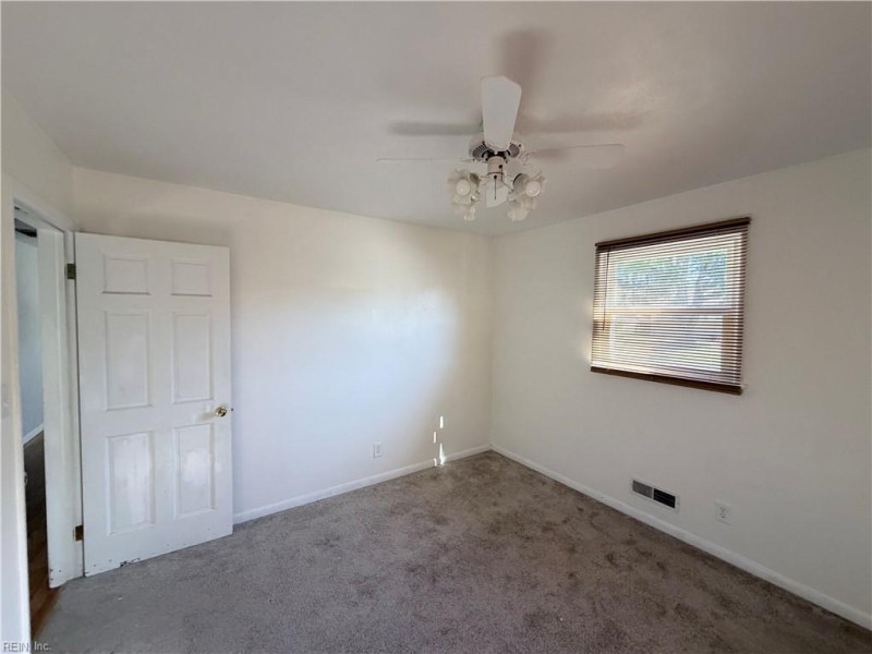 Photo 12 of 36 residential for sale in Portsmouth virginia