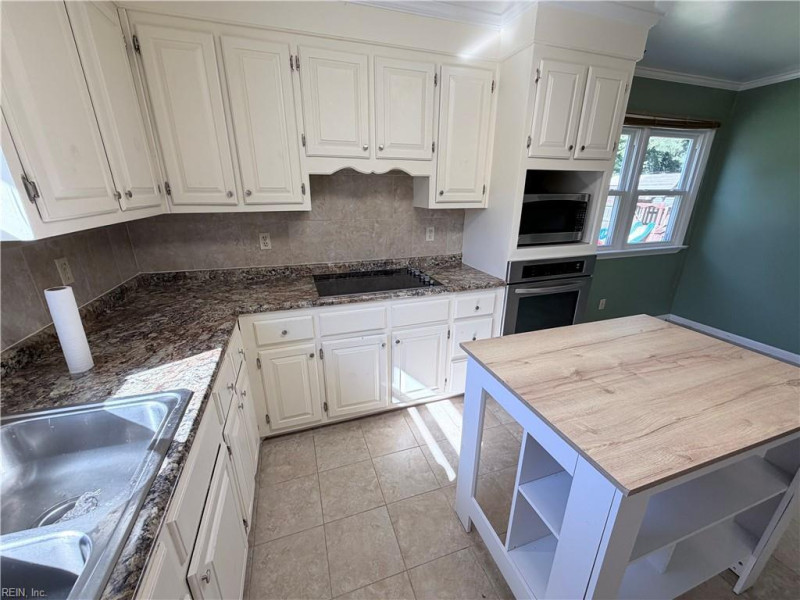 Photo 19 of 36 residential for sale in Portsmouth virginia