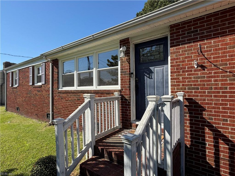 Photo 3 of 36 residential for sale in Portsmouth virginia
