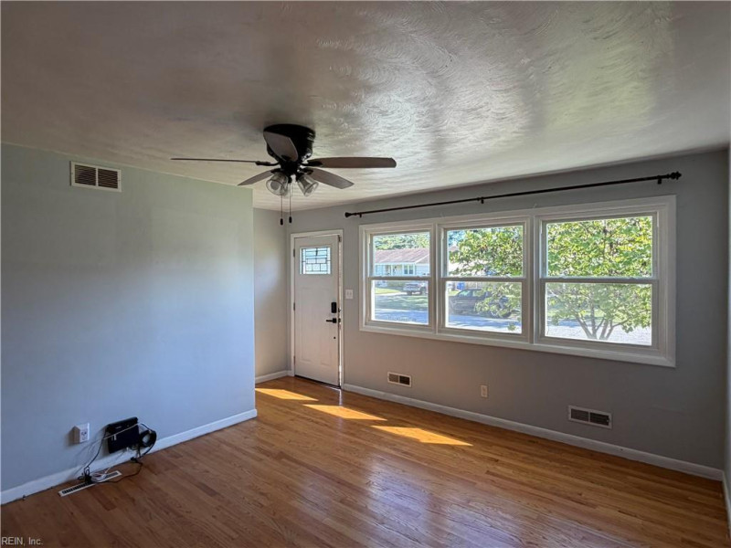 Photo 5 of 36 residential for sale in Portsmouth virginia