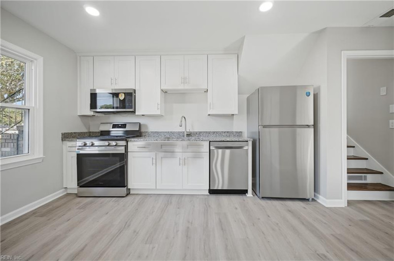 Photo 10 of 38 residential for sale in Hampton virginia