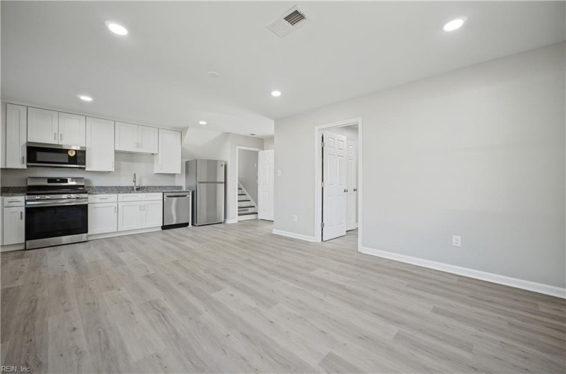 Photo 11 of 38 residential for sale in Hampton virginia