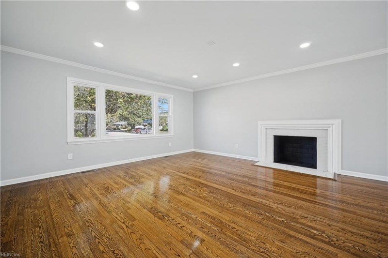 Photo 13 of 38 residential for sale in Hampton virginia