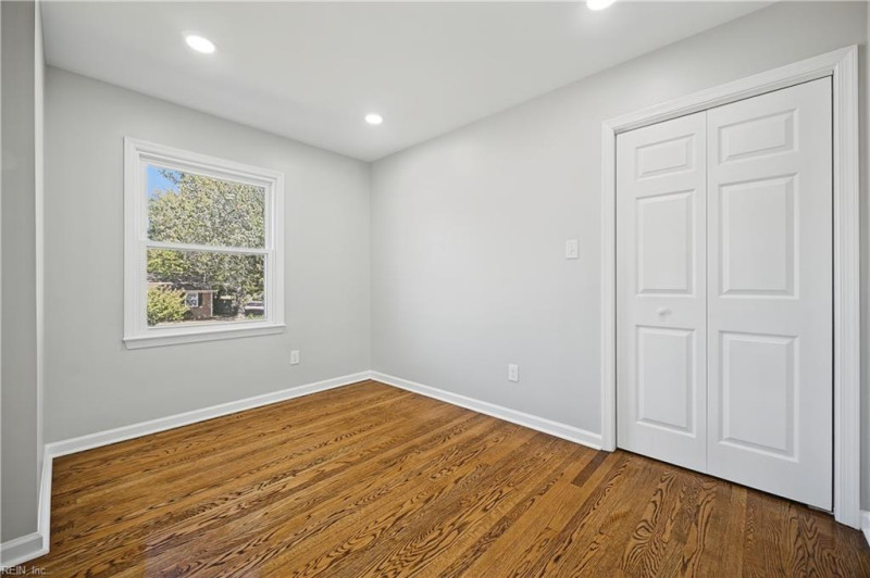 Photo 16 of 38 residential for sale in Hampton virginia
