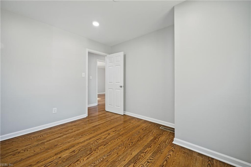 Photo 17 of 38 residential for sale in Hampton virginia