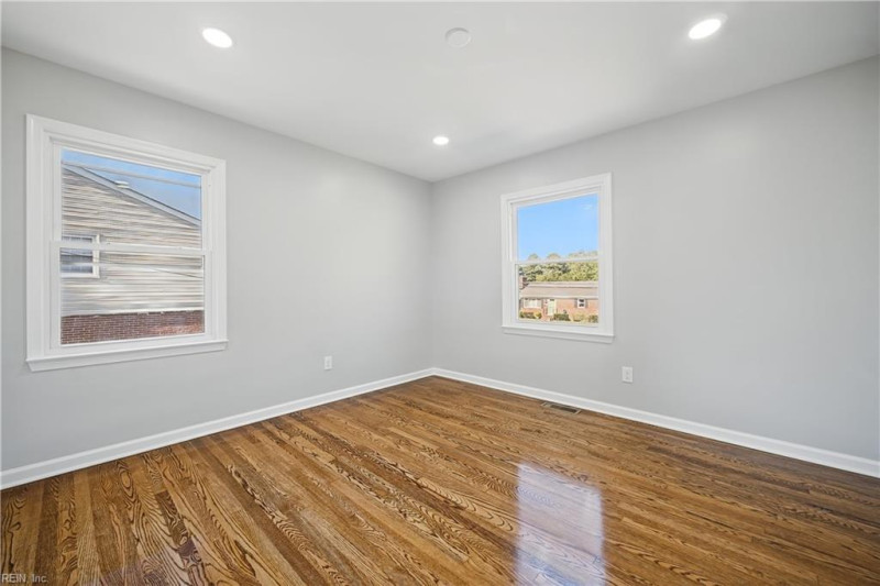 Photo 18 of 38 residential for sale in Hampton virginia