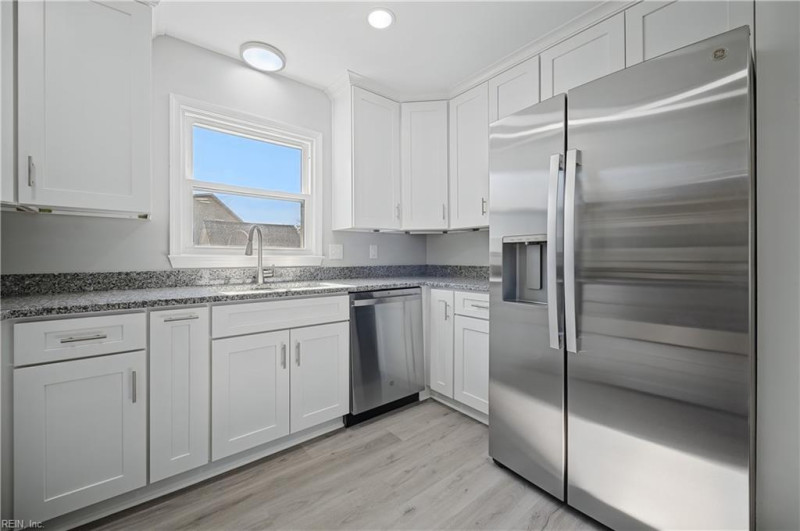 Photo 7 of 38 residential for sale in Hampton virginia