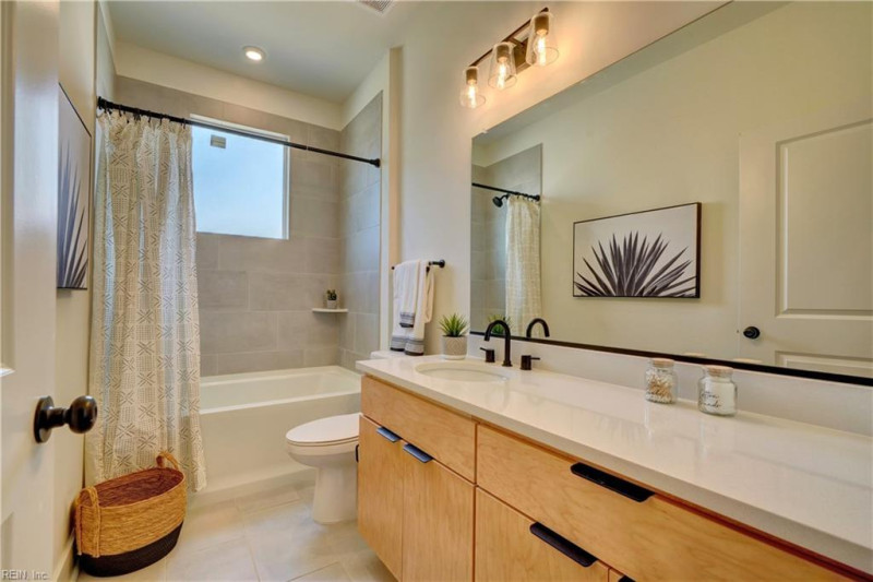 Photo 19 of 45 residential for sale in Norfolk virginia