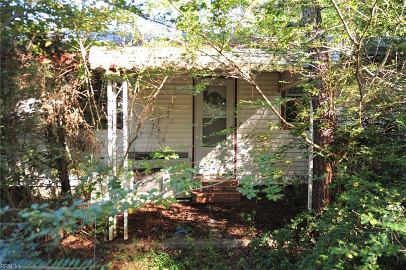 Photo 1 of 33 residential for sale in Chesapeake virginia