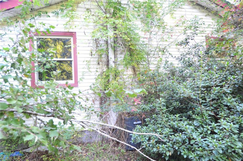 Photo 13 of 33 residential for sale in Chesapeake virginia