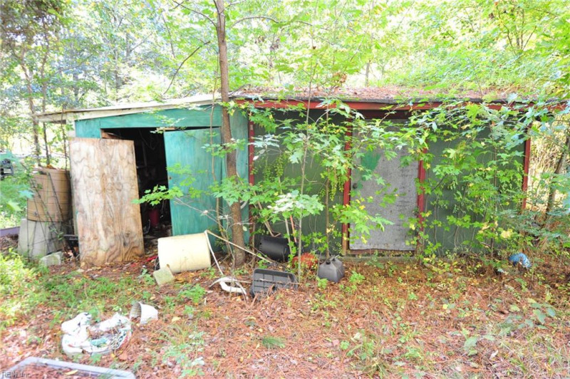 Photo 18 of 33 residential for sale in Chesapeake virginia