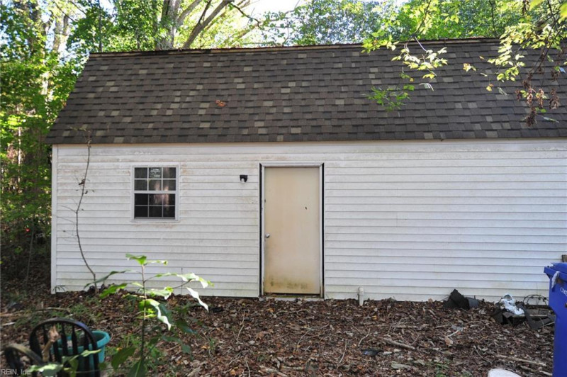 Photo 19 of 33 residential for sale in Chesapeake virginia