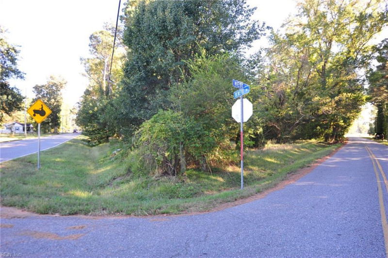 Photo 2 of 33 residential for sale in Chesapeake virginia