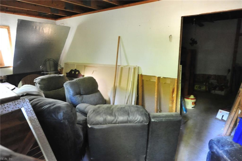 Photo 21 of 33 residential for sale in Chesapeake virginia
