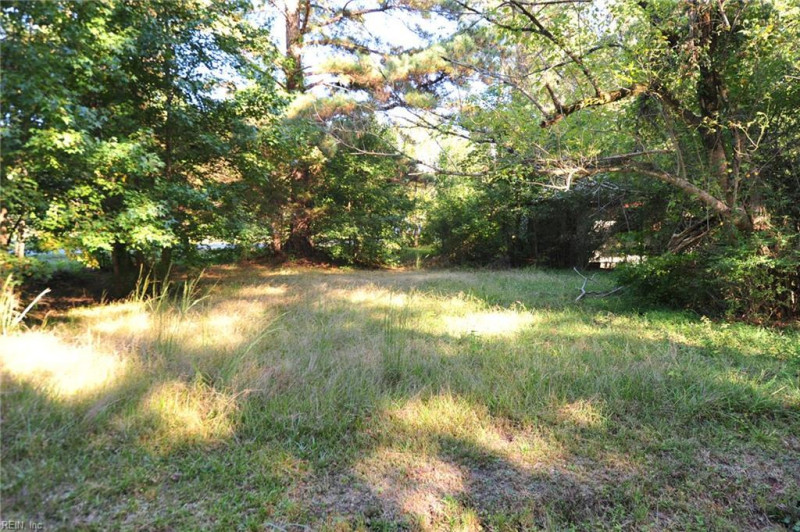 Photo 4 of 33 residential for sale in Chesapeake virginia