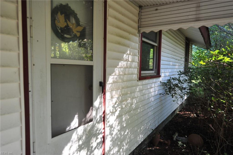 Photo 6 of 33 residential for sale in Chesapeake virginia
