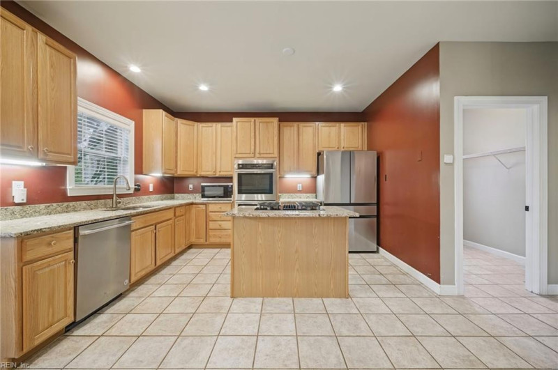 Photo 14 of 40 residential for sale in Williamsburg virginia