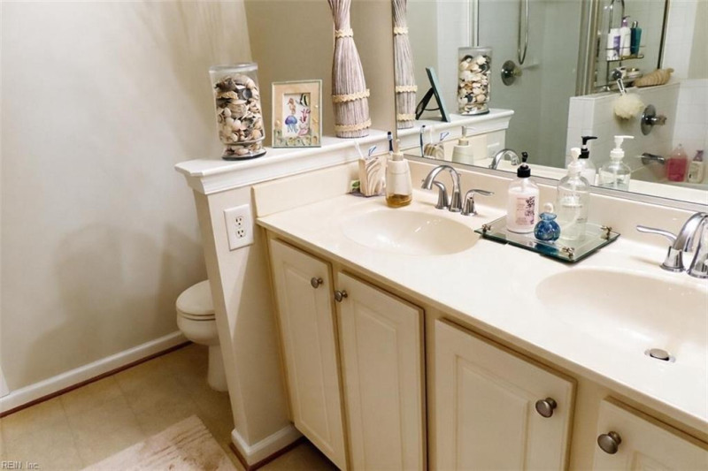 Photo 16 of 21 residential for sale in Portsmouth virginia