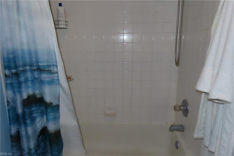 Photo 14 of 18 residential for sale in Portsmouth virginia