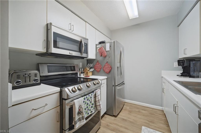 Photo 14 of 50 residential for sale in Virginia Beach virginia