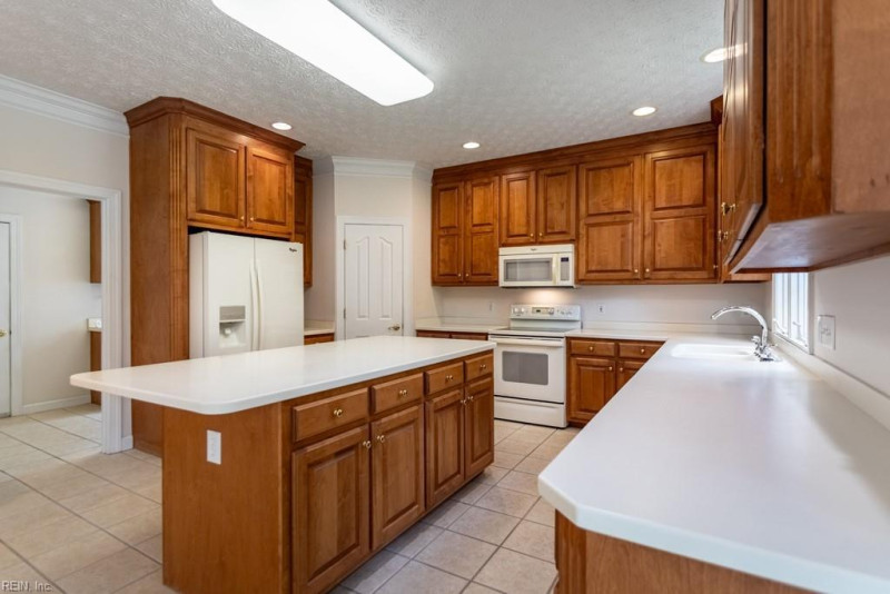 Photo 14 of 50 residential for sale in York County virginia
