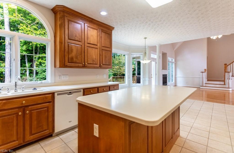 Photo 17 of 50 residential for sale in York County virginia