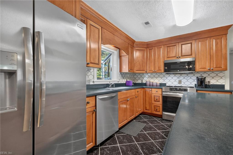 Photo 12 of 35 residential for sale in Hampton virginia
