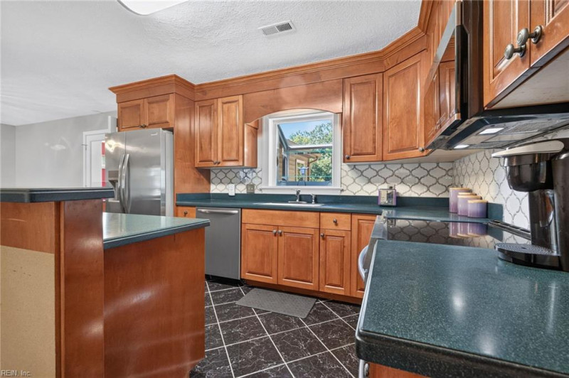 Photo 13 of 35 residential for sale in Hampton virginia