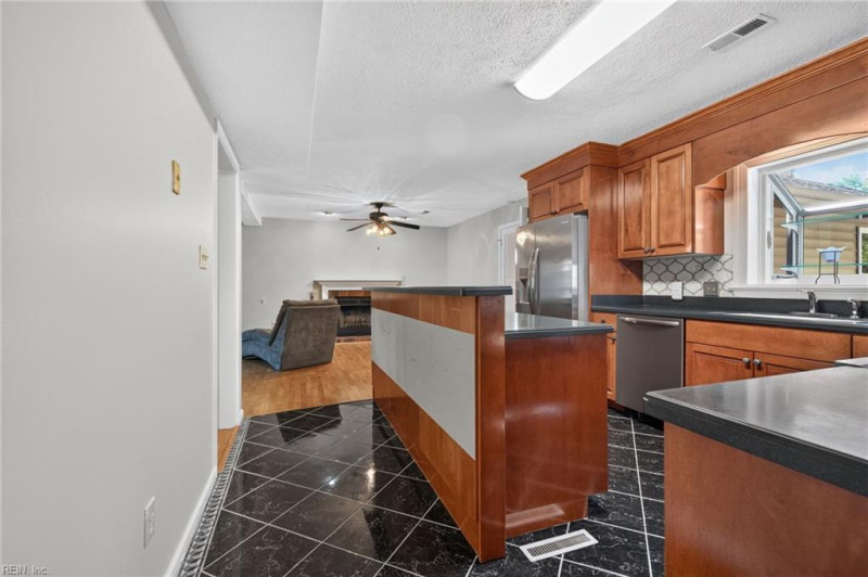 Photo 14 of 35 residential for sale in Hampton virginia