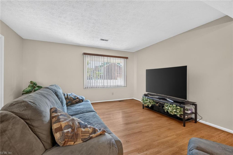 Photo 7 of 35 residential for sale in Hampton virginia