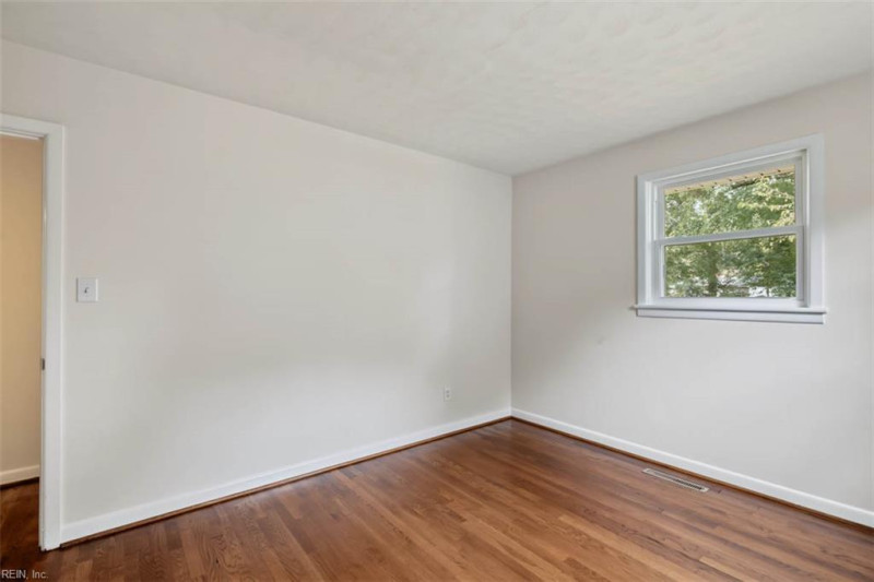 Photo 27 of 36 residential for sale in Newport News virginia