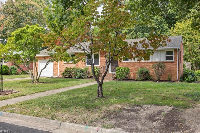 Photo 4 of 36 residential for sale in Newport News virginia