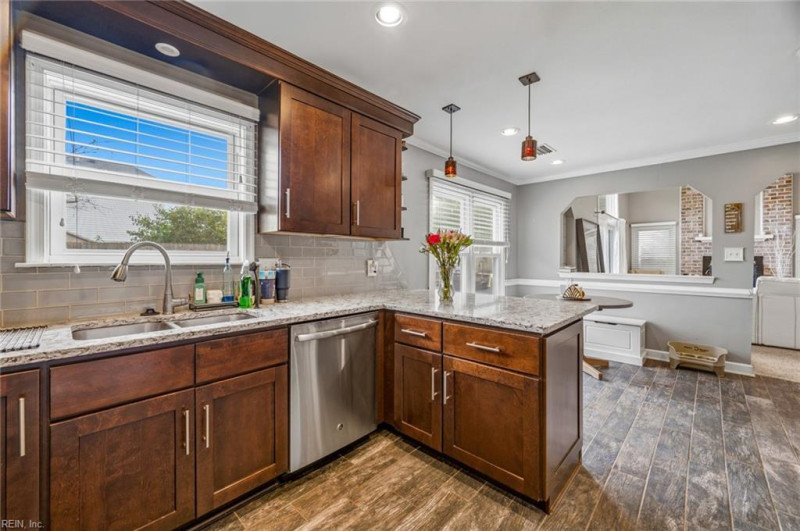 Photo 11 of 27 residential for sale in Virginia Beach virginia