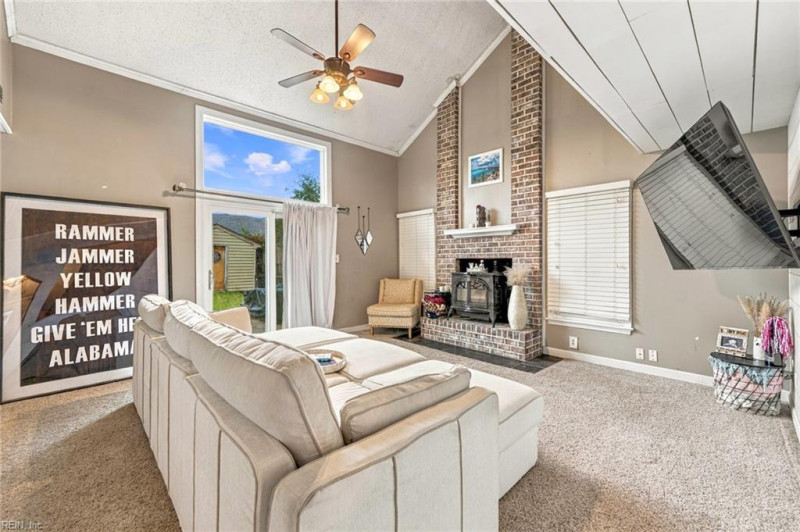 Photo 6 of 27 residential for sale in Virginia Beach virginia
