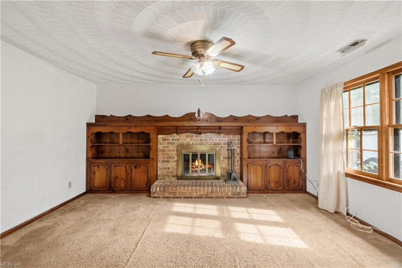 Photo 12 of 32 residential for sale in Chesapeake virginia