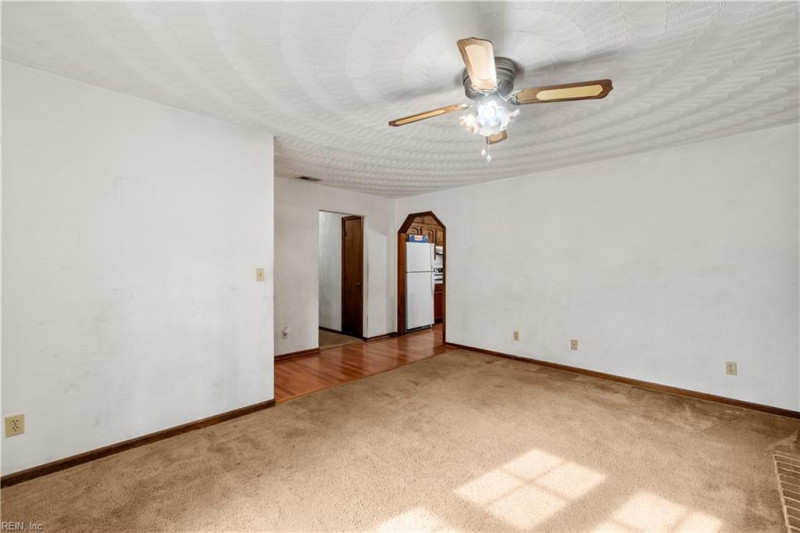 Photo 14 of 32 residential for sale in Chesapeake virginia