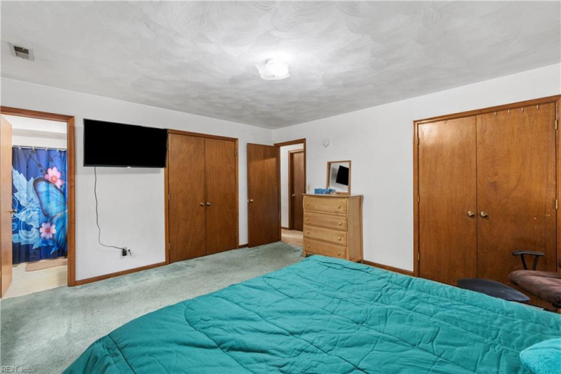 Photo 16 of 32 residential for sale in Chesapeake virginia