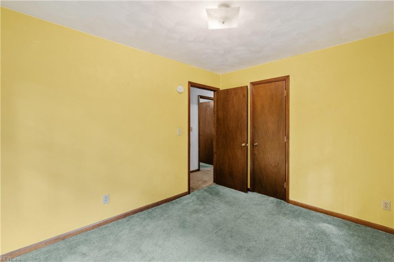 Photo 18 of 32 residential for sale in Chesapeake virginia