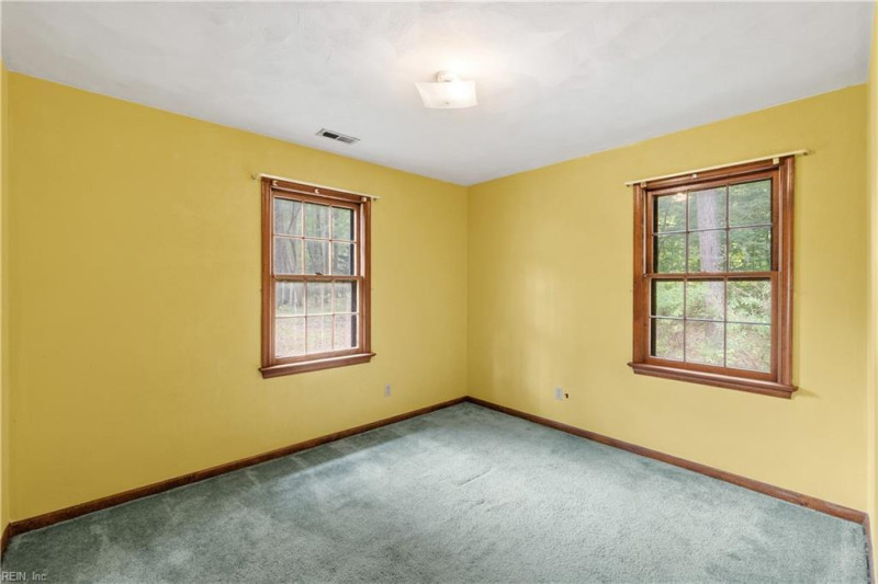 Photo 19 of 32 residential for sale in Chesapeake virginia