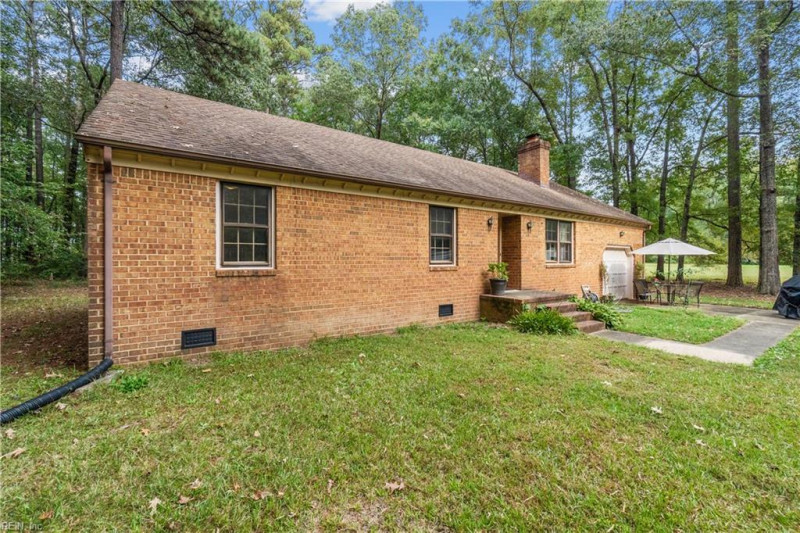Photo 2 of 32 residential for sale in Chesapeake virginia
