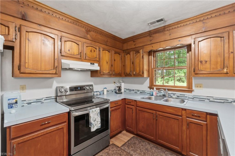 Photo 3 of 32 residential for sale in Chesapeake virginia