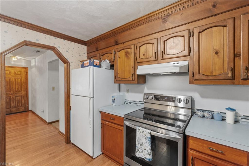 Photo 5 of 32 residential for sale in Chesapeake virginia