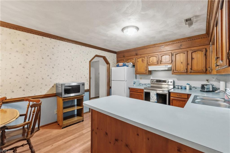Photo 7 of 32 residential for sale in Chesapeake virginia