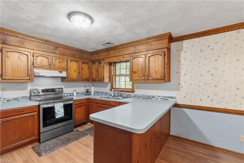 Photo 8 of 32 residential for sale in Chesapeake virginia