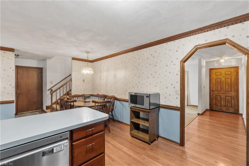 Photo 9 of 32 residential for sale in Chesapeake virginia